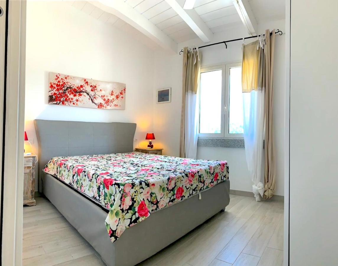 Residence La Marina Isola Rossa Exterior photo
