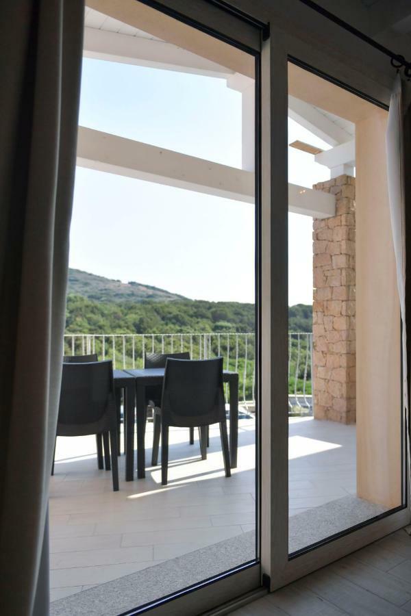 Residence La Marina Isola Rossa Exterior photo